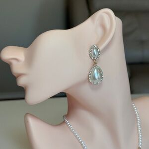 Elegant Pearl Teardrop Drop Earrings - White